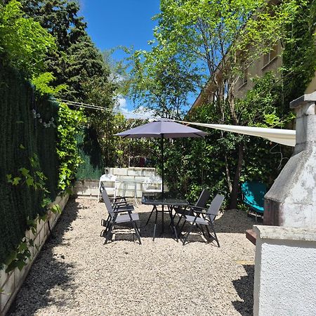 Cool Basement Studio In Hosts House With Private Terrace And Bbq ثيثور مايور المظهر الخارجي الصورة