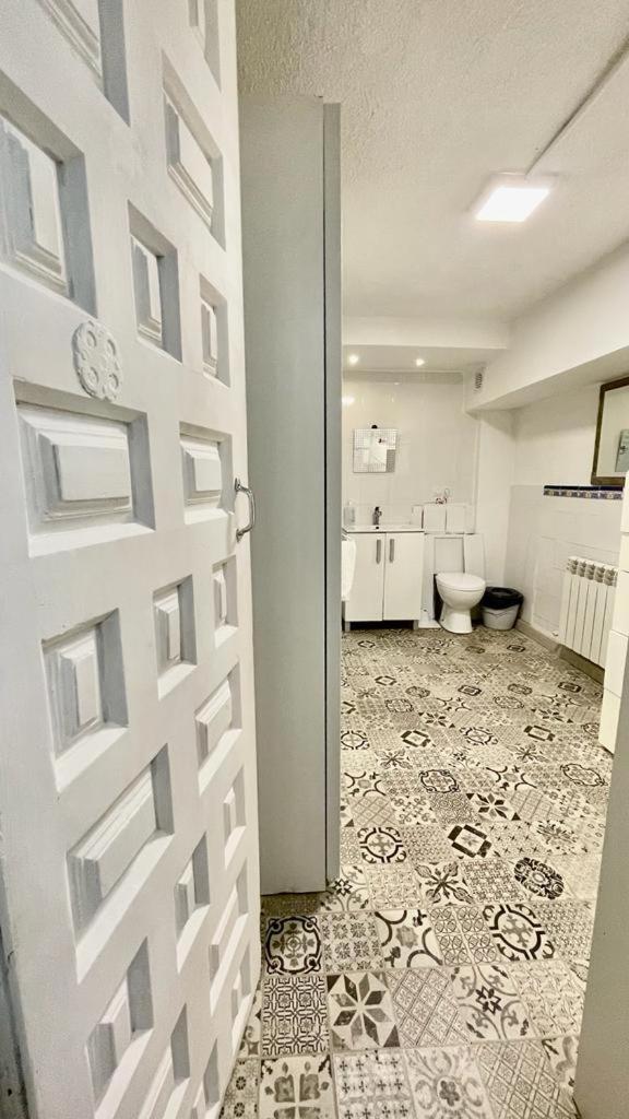 Cool Basement Studio In Hosts House With Private Terrace And Bbq ثيثور مايور المظهر الخارجي الصورة