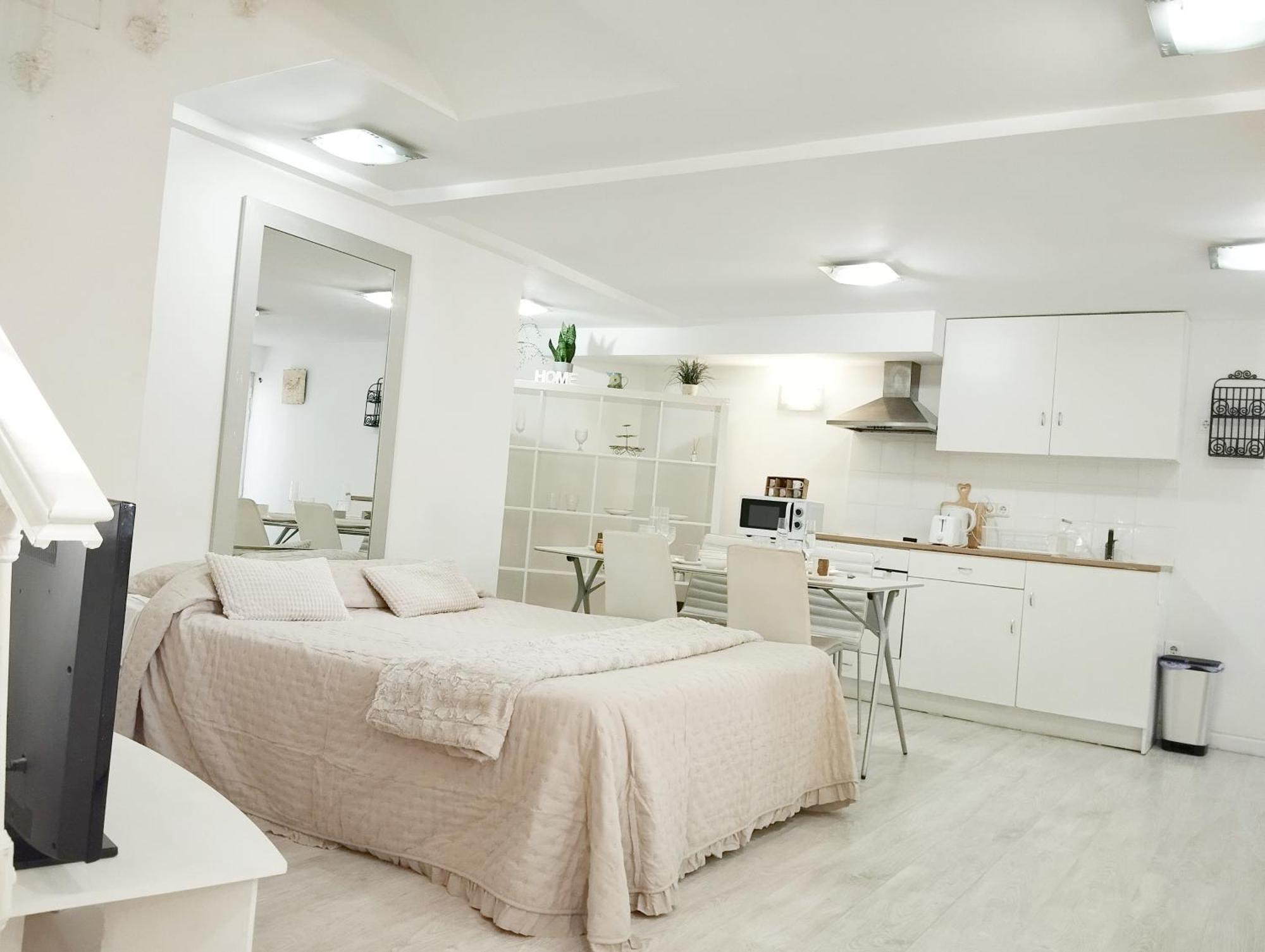 Cool Basement Studio In Hosts House With Private Terrace And Bbq ثيثور مايور المظهر الخارجي الصورة