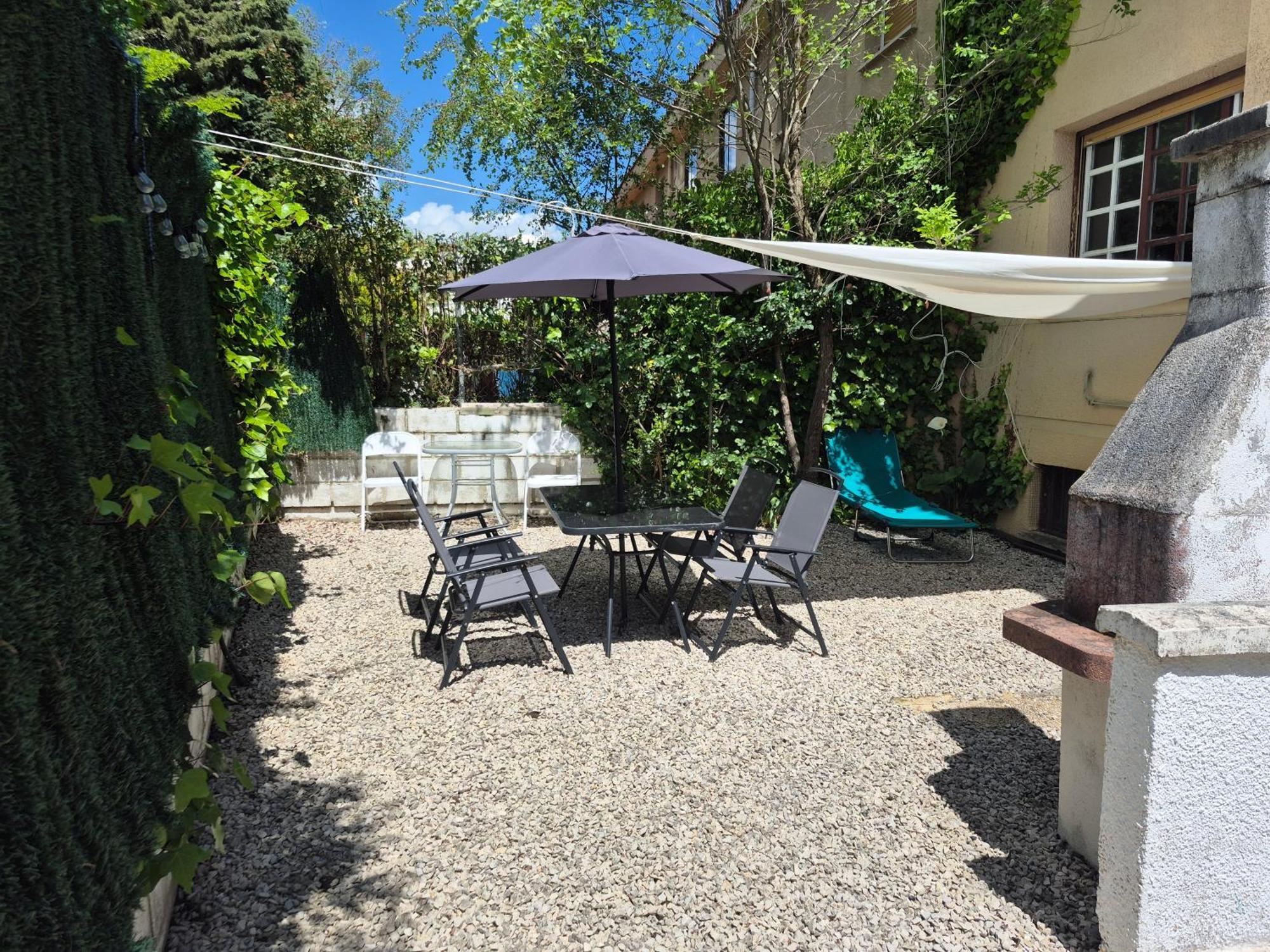 Cool Basement Studio In Hosts House With Private Terrace And Bbq ثيثور مايور المظهر الخارجي الصورة