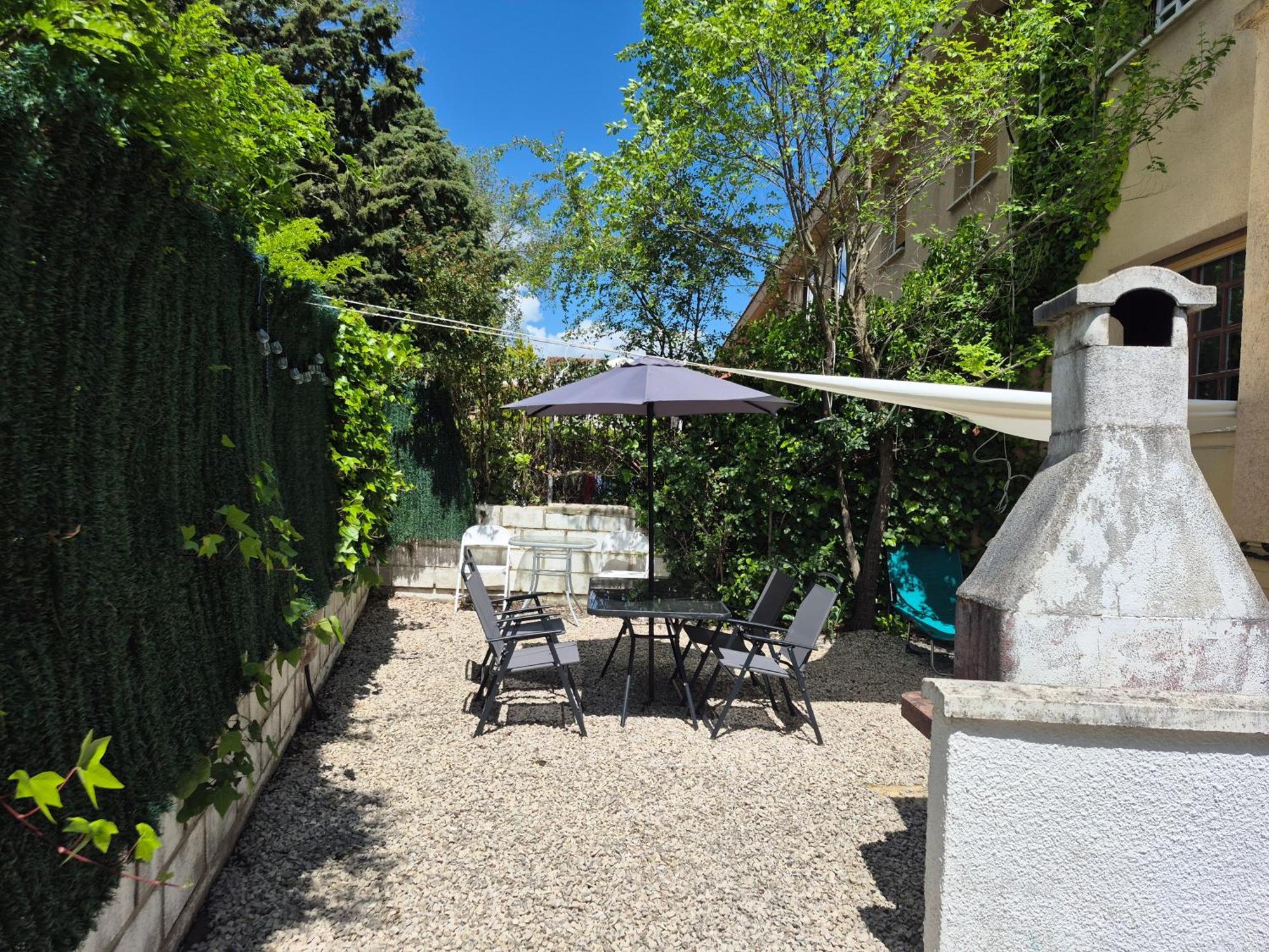 Cool Basement Studio In Hosts House With Private Terrace And Bbq ثيثور مايور المظهر الخارجي الصورة